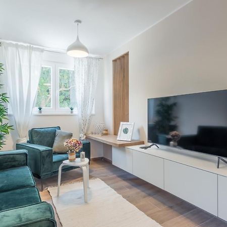 Apartment Norah With Private Parking Pula Exterior foto