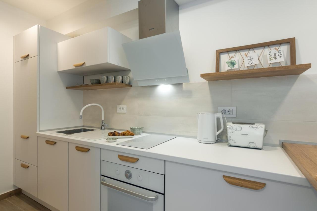 Apartment Norah With Private Parking Pula Exterior foto
