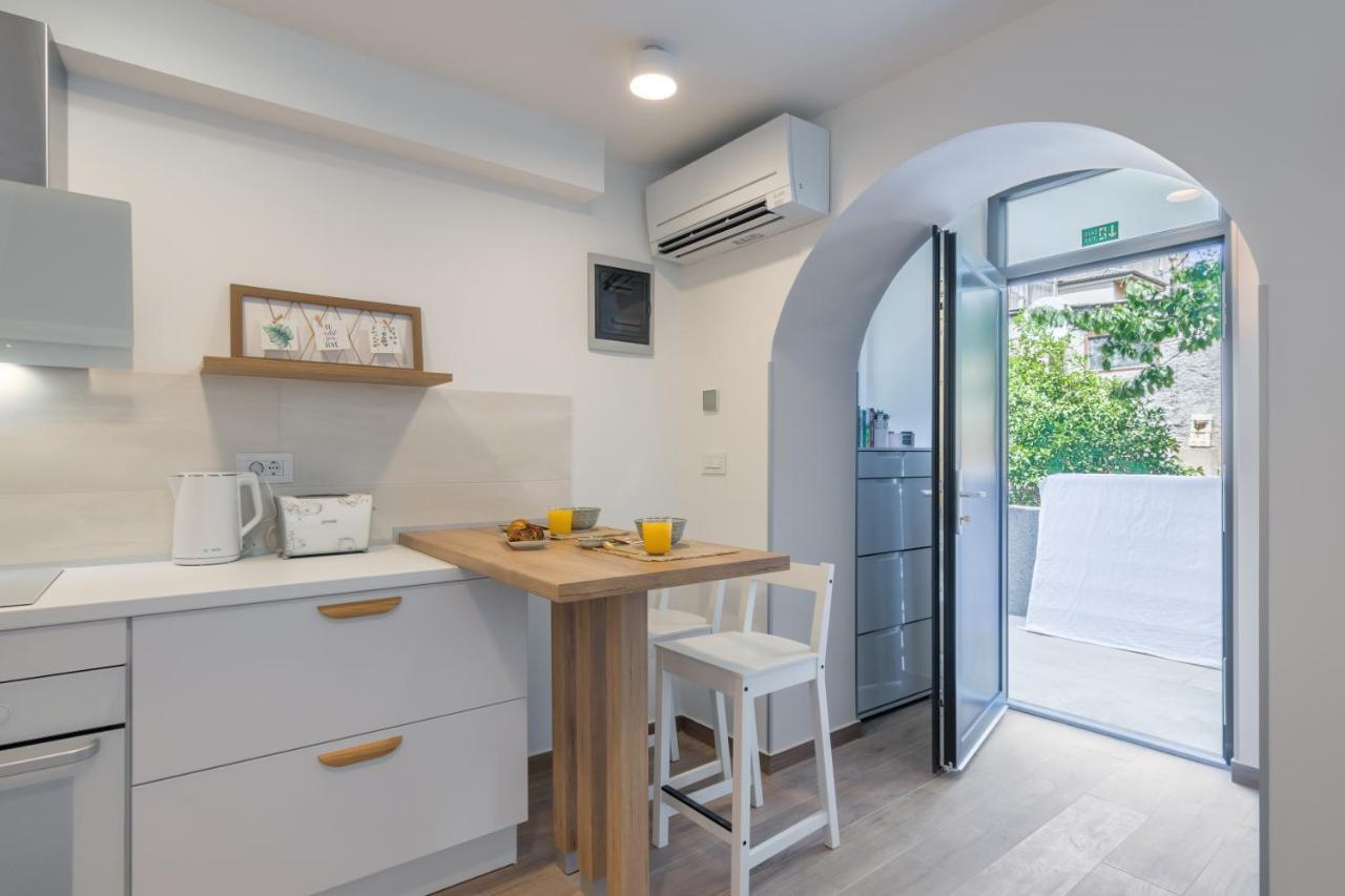 Apartment Norah With Private Parking Pula Exterior foto