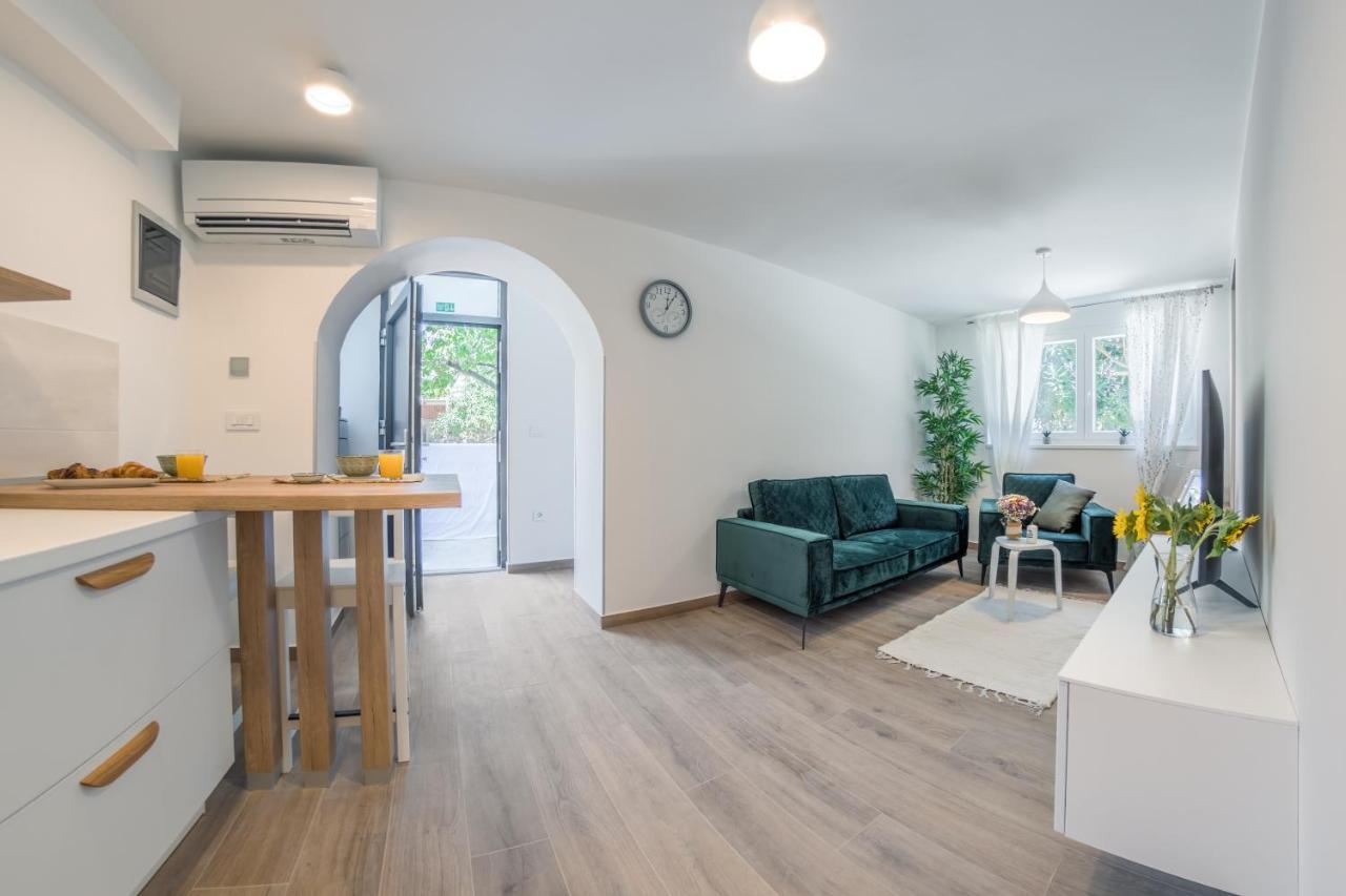 Apartment Norah With Private Parking Pula Exterior foto
