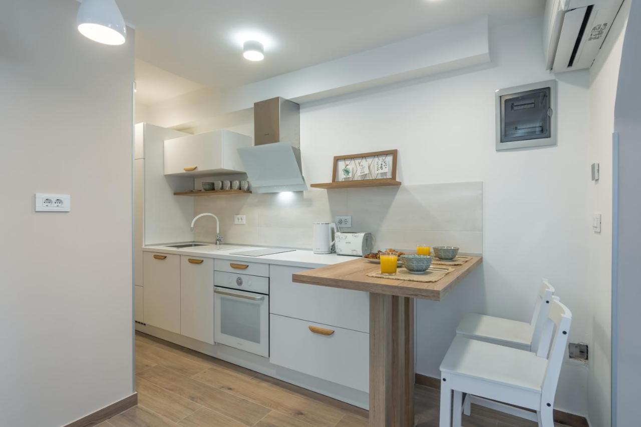 Apartment Norah With Private Parking Pula Exterior foto